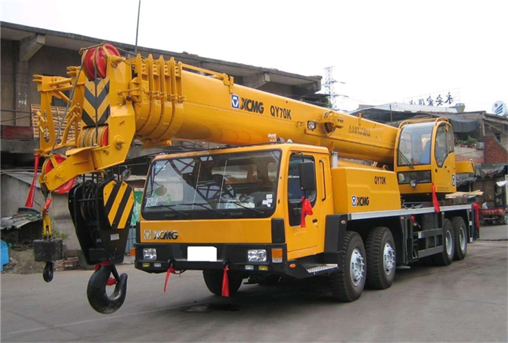 芙蓉区吊车出租选择重点