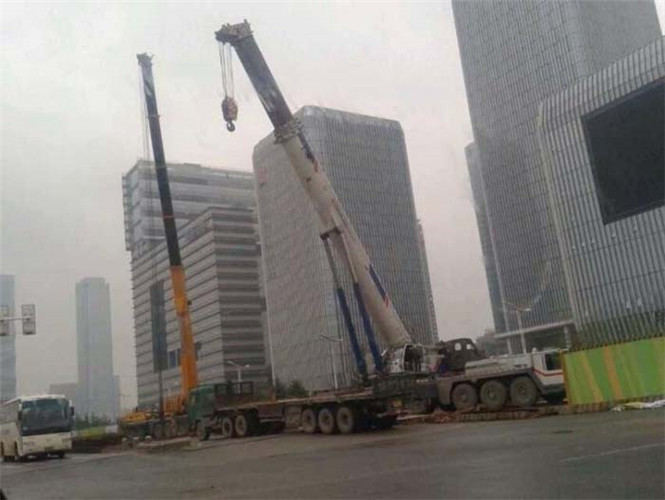 芙蓉区“自动找平”—— 吊车的 “平地神器” 技术